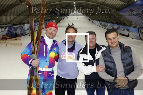 Zoetermeer 6 maart 2026
Bas Smit tijdens de opnames voor een promovideo in SnowWorld. De BN\'er kondigde samen met Wolter Kroes Toni Tiefschnee en Wilfred Genee een nieuw evenement aan in de Brabanthallen met de naam Apres ski reunie .