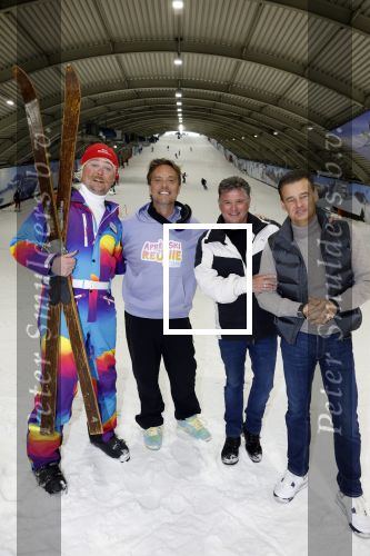 Zoetermeer 6 maart 2026
Bas Smit tijdens de opnames voor een promovideo in SnowWorld. De BN\'er kondigde samen met Wolter Kroes Toni Tiefschnee en Wilfred Genee een nieuw evenement aan in de Brabanthallen met de naam Apres ski reunie .