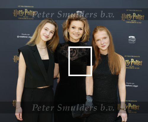 Scheveningen 14 maart 2026
Premiere Harry Potter in het afas circustheater. Tooske Ragas met haar dochters