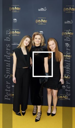 Scheveningen 14 maart 2026
Premiere Harry Potter in het afas circustheater. Tooske Ragas met haar dochters