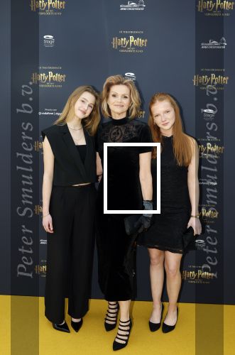 Scheveningen 14 maart 2026
Premiere Harry Potter in het afas circustheater. Tooske Ragas met haar dochters