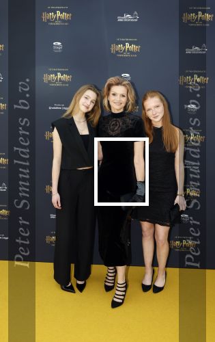 Scheveningen 14 maart 2026
Premiere Harry Potter in het afas circustheater. Tooske Ragas met haar dochters