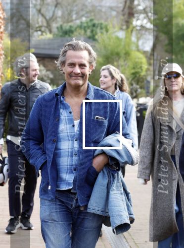 Amsterdam 1 maart 2026
Presentatie boek Lies Visschedijk bij de botanische tuin . Hans Dorrestijn reikte het eerste exemplaar uit . Vincent Croiset
