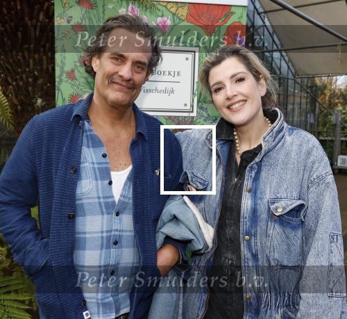 Amsterdam 1 maart 2026
Presentatie boek Lies Visschedijk bij de botanische tuin . Hans Dorrestijn reikte het eerste exemplaar uit . Vincent Croiset met partner Tina de Bruin en hun zoon