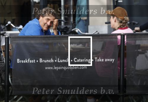 Amsterdam 6 maart 2026
Vincent Croiset en zijn vriendin Tina de Bruin op terras en winkelend in Amsterdam zuid .