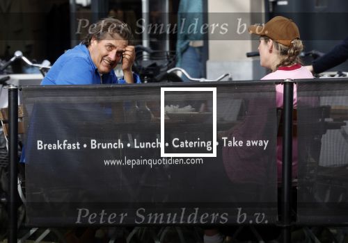 Amsterdam 6 maart 2026
Vincent Croiset en zijn vriendin Tina de Bruin op terras en winkelend in Amsterdam zuid .