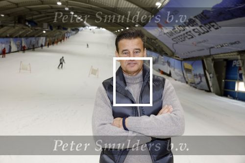 Zoetermeer 6 maart 2026
Bas Smit tijdens de opnames voor een promovideo in SnowWorld. De BN\'er kondigde samen met Wolter Kroes en Wilfred Genee een nieuw evenement aan in de Brabanthallen met de naam Apres ski reunie .