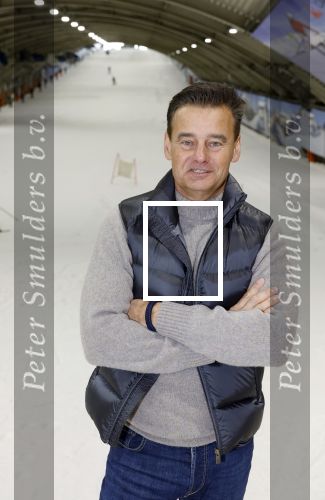 Zoetermeer 6 maart 2026
Bas Smit tijdens de opnames voor een promovideo in SnowWorld. De BN\'er kondigde samen met Wolter Kroes en Wilfred Genee een nieuw evenement aan in de Brabanthallen met de naam Apres ski reunie .