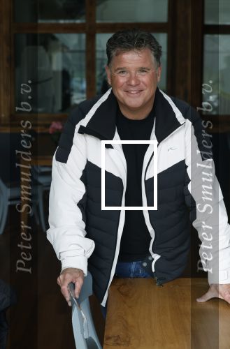 Zoetermeer 6 maart 2026
Bas Smit tijdens de opnames voor een promovideo in SnowWorld. De BN\'er kondigde samen met Wolter Kroes en Wilfred Genee een nieuw evenement aan in de Brabanthallen met de naam Apres ski reunie .
