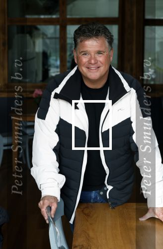 Zoetermeer 6 maart 2026
Bas Smit tijdens de opnames voor een promovideo in SnowWorld. De BN\'er kondigde samen met Wolter Kroes en Wilfred Genee een nieuw evenement aan in de Brabanthallen met de naam Apres ski reunie .