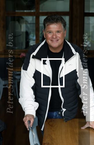 Zoetermeer 6 maart 2026
Bas Smit tijdens de opnames voor een promovideo in SnowWorld. De BN\'er kondigde samen met Wolter Kroes en Wilfred Genee een nieuw evenement aan in de Brabanthallen met de naam Apres ski reunie .