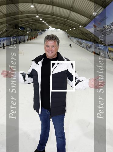 Zoetermeer 6 maart 2026
Bas Smit tijdens de opnames voor een promovideo in SnowWorld. De BN\'er kondigde samen met Wolter Kroes en Wilfred Genee een nieuw evenement aan in de Brabanthallen met de naam Apres ski reunie .