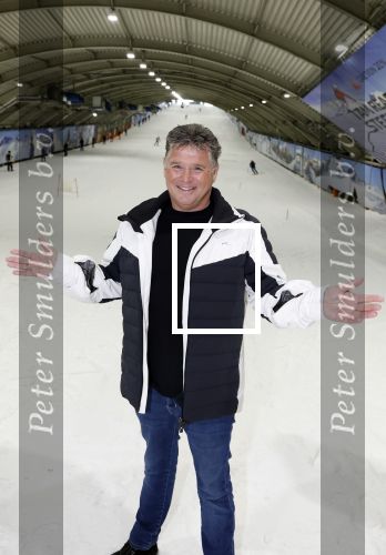 Zoetermeer 6 maart 2026
Bas Smit tijdens de opnames voor een promovideo in SnowWorld. De BN\'er kondigde samen met Wolter Kroes en Wilfred Genee een nieuw evenement aan in de Brabanthallen met de naam Apres ski reunie .