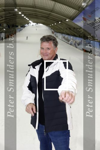 Zoetermeer 6 maart 2026
Bas Smit tijdens de opnames voor een promovideo in SnowWorld. De BN\'er kondigde samen met Wolter Kroes en Wilfred Genee een nieuw evenement aan in de Brabanthallen met de naam Apres ski reunie .