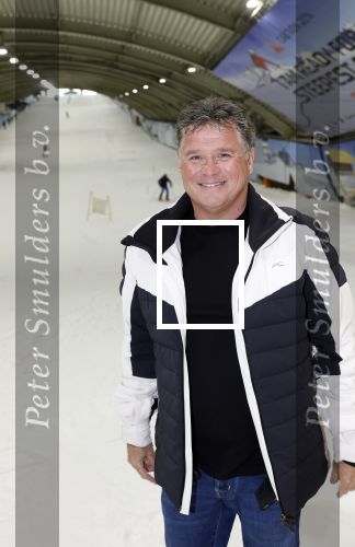 Zoetermeer 6 maart 2026
Bas Smit tijdens de opnames voor een promovideo in SnowWorld. De BN\'er kondigde samen met Wolter Kroes en Wilfred Genee een nieuw evenement aan in de Brabanthallen met de naam Apres ski reunie .
