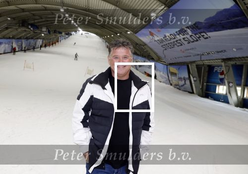 Zoetermeer 6 maart 2026
Bas Smit tijdens de opnames voor een promovideo in SnowWorld. De BN\'er kondigde samen met Wolter Kroes en Wilfred Genee een nieuw evenement aan in de Brabanthallen met de naam Apres ski reunie .