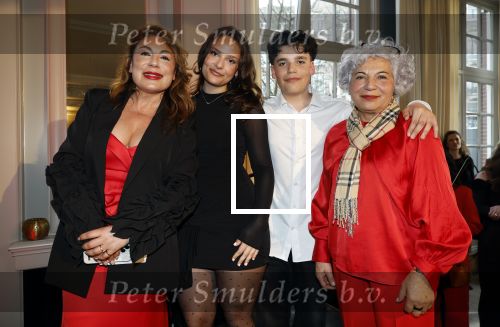 Amsterdam 8 maart 2026
Boek presentatie Yesim Candan in het college Hotel. Yesim Candan met moeder en haar kinderen