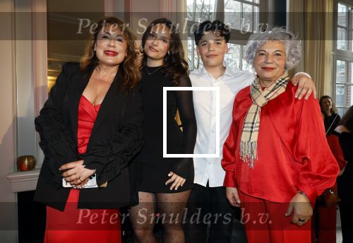 Amsterdam 8 maart 2026
Boek presentatie Yesim Candan in het college Hotel. Yesim Candan met moeder en haar kinderen