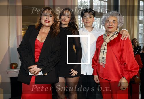 Amsterdam 8 maart 2026
Boek presentatie Yesim Candan in het college Hotel. Yesim Candan met moeder en haar kinderen