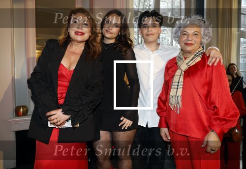 Amsterdam 8 maart 2026
Boek presentatie Yesim Candan in het college Hotel. Yesim Candan met moeder en haar kinderen