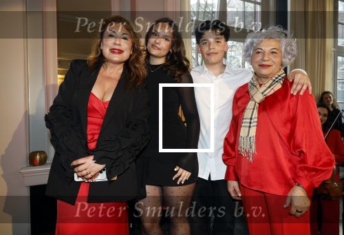 Amsterdam 8 maart 2026
Boek presentatie Yesim Candan in het college Hotel. Yesim Candan met moeder en haar kinderen