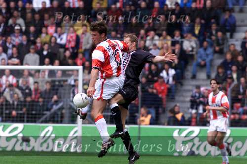 04-04-99
PSV-AJAX 3-1
Arnold Bruggink in duel met Tim de Cler