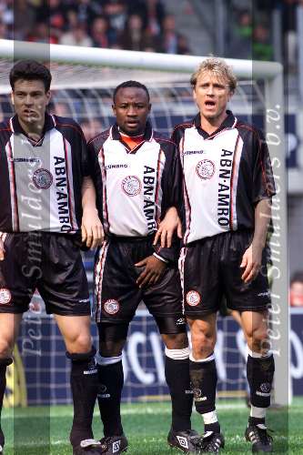 04-04-99
Muur van AJAX tijdens PSV-AJAX 3-1
Jari Litmanen, Babangida en Andrzej Rudy