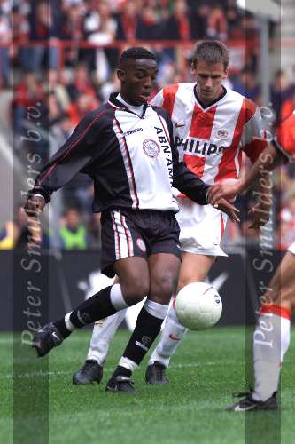 4 April 1999
PSV-AJAX 3-1
Benni in duel met Andre Ooijer