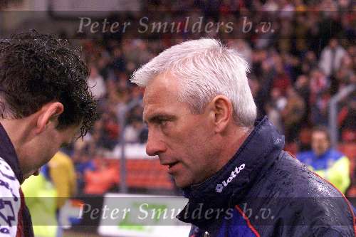 Eindhoven 13 April 1999
Bert v Marwijk in gesprek met Mark v Bommel