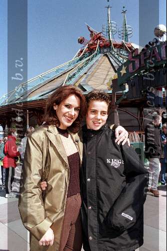 27 maart 1999
Cilly Dartell met zoon
Eurodisney
