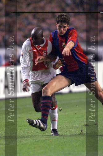 06 April 1999
Finidi George in duel met             als gastspeler voor AJAX tegen FC Barcelona
