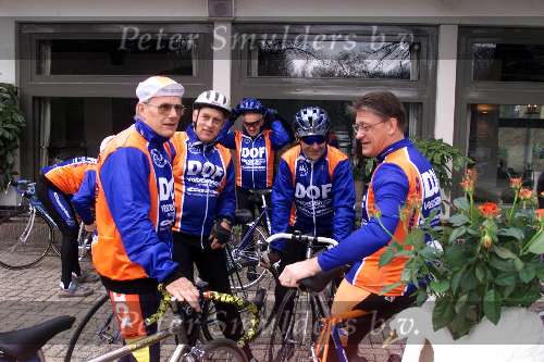 Venlo 28 maart 1999
Op de foto o.a. oud Tour de France-winnaar Jan Janssen, Chiel v Praag ( 2e van rechts ) en oud werelkampioen Gerrie Kneteman