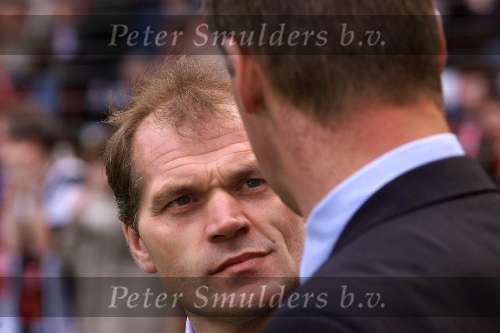 4 April 1999
Jan Wouters in gesprek met zijn assistent Heini Otto voor aanvang van de wedstrijd PSV-AJAX 3-1