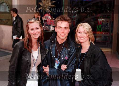 27 maart 1999
Eurodisney
v.l.n.r.: Fabiennen de Vries , Jeroen Post en Bridget Maasland



PETER SMULDERS BV