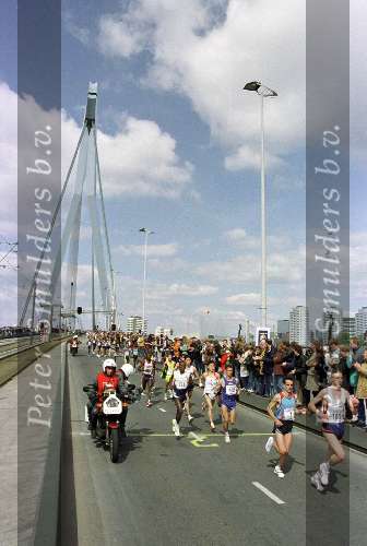 18 April 1999
MARATHON ROTTERDAM OVER DE ERASMUSBRUG