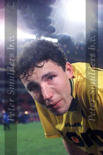 13 April 1999
Tranen van geluk bij Fortuna SC-speler Mark v Bommel die volgend seizoen voor PSV gaat spelen