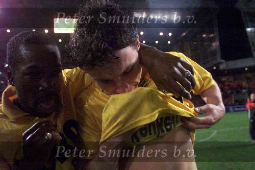 Urvin Lee en Mark v Bommel
13-04-99
PSV-Fortuna SC 1-3   1/2 finale KNVB-beker