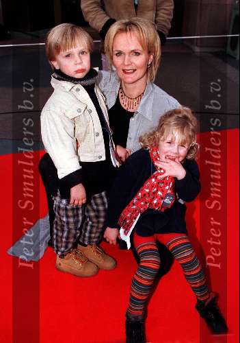 27 maart 1999
Eurodisney
Marleen Houter met 2 van haar kinderen