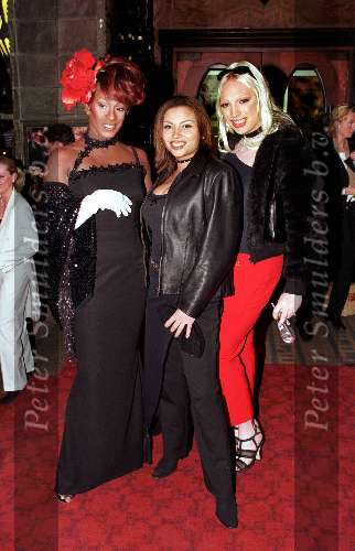 7 April 1999
Grolsch Masters premiere
Op de foto v.l.n.r.: Nicky Nicole, Anita Doth en een travestiet