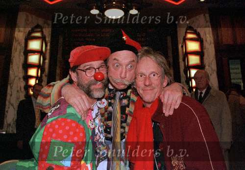 24 maart 1999
Premiere Patch Adams
op de foto v.l.n.r.: ......Patch Adams en Freek de jonge