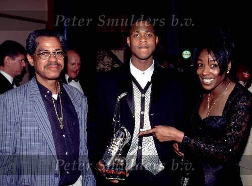 1996
Patrick Kluivert met zijn vader en zus