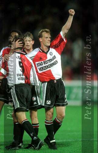 Blijdschap bij Feyenoord-spelers Jean Paul v Gastel, Jon Dahl Thomasson en Peter v Vossen
19 September 1999