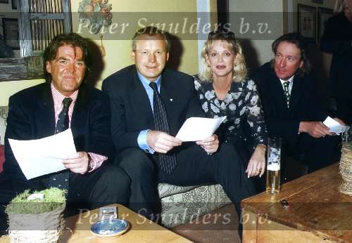 15 April 1999
Rene Froger samen met Natasja Froger voor hun twee huwelijk
Vrienden van de familie
