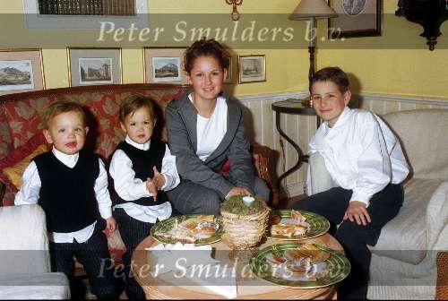 15 April 1999
Rene Froger samen met Natasja Froger voor hun twee huwelijk
Kinderen Rene Froger bij bruiloft
