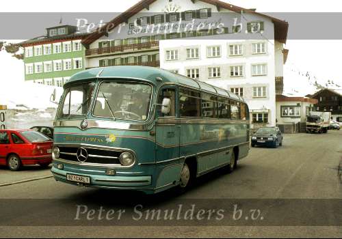 15 April 1999
Rene Froger samen met Natasja Froger voor hun twee huwelijk
De bus waar de gasten van Rene Froger werden vervoerd.