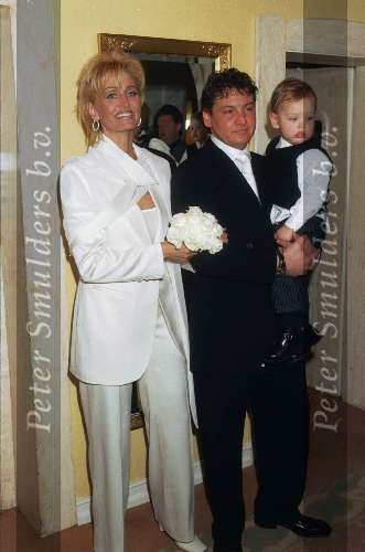 15 April 1999
Natasja Froger voor haar tweede huwelijk met Rene Froger met de zoon