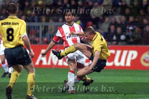 Robert Roest in duel met Luc Nilis
13 April 1999
PSV-FORTUNA SC 1-3 
1/2 finale KNVB-beker