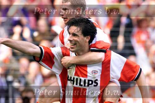 4 April 1999
Ruud v Nistelrooij blij nadat hij PSV op 2-1 heeft gebracht in de wedstrijd PSV-AJAX 3-1