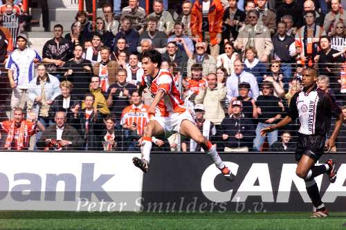 4 April 1999
Ruud v Nistelrooy brengt zijn ploeg op 2-1
PSV-AJAX 3-1