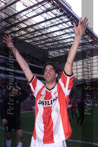 4 April 1999
Blijdschap bij Ruud v Nistelrooyna afloop van PSV-AJAX 3-1